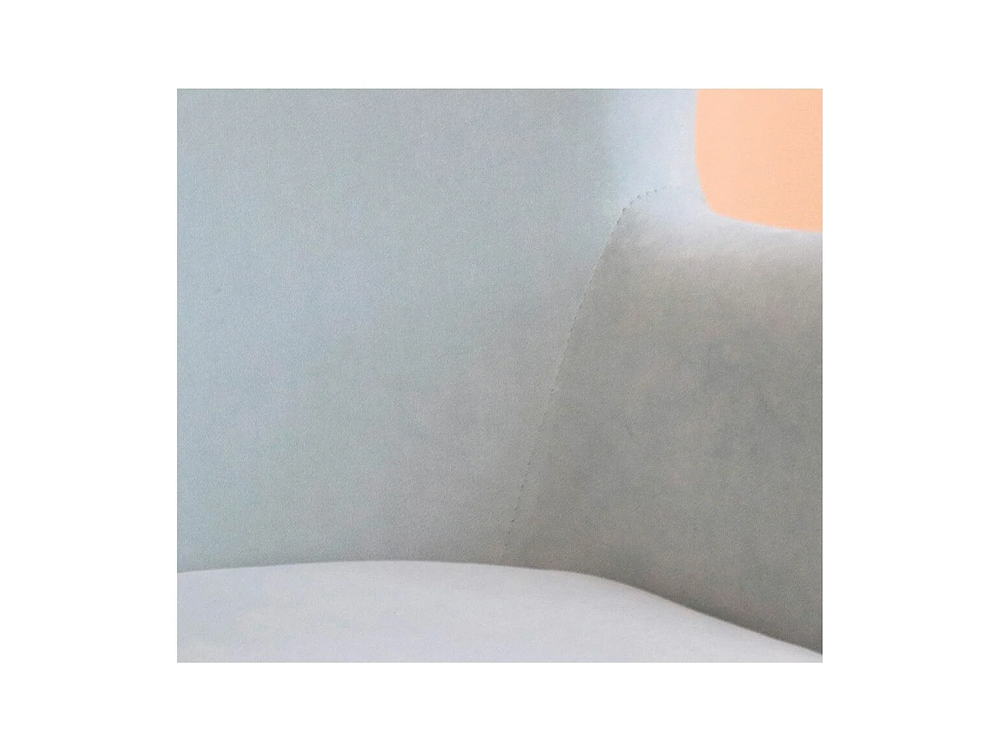 Butaca y pouf de 89x69x70 cm y 35x37x45,5 cm de tela en azul cielo y patas de metal India