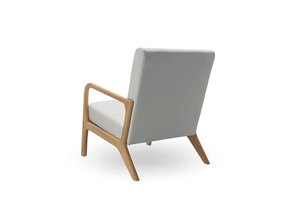 Butaca de 78x65x75 cm con estructura de madera maciza y tela en color blanco Nicole