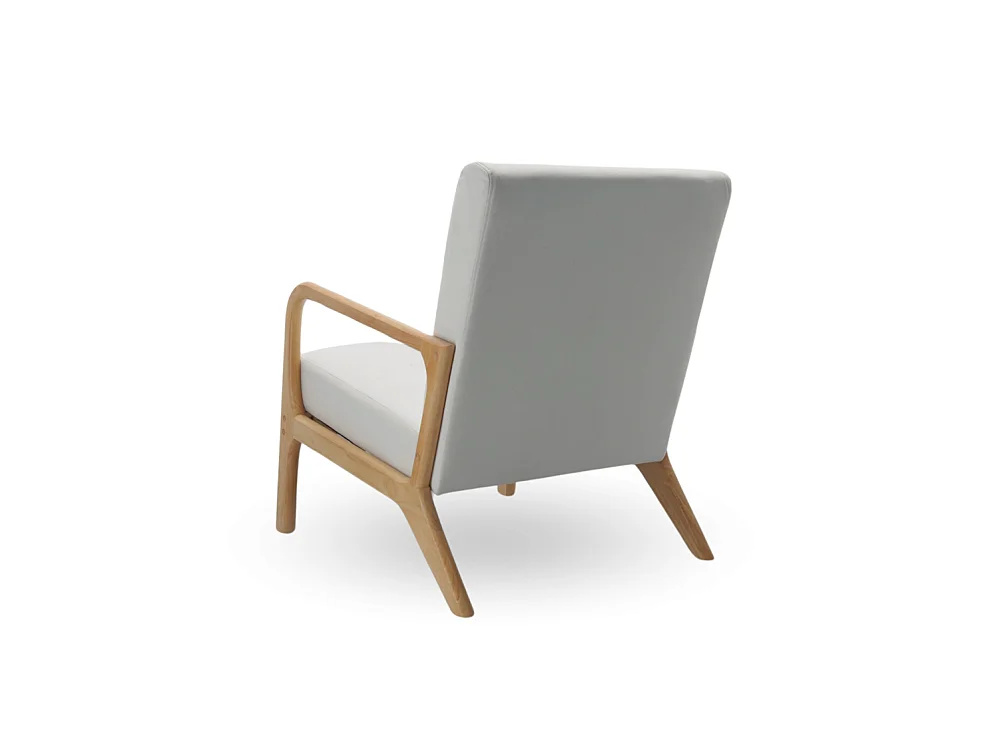 Butaca de 78x65x75 cm con estructura de madera maciza y tela en color blanco Nicole