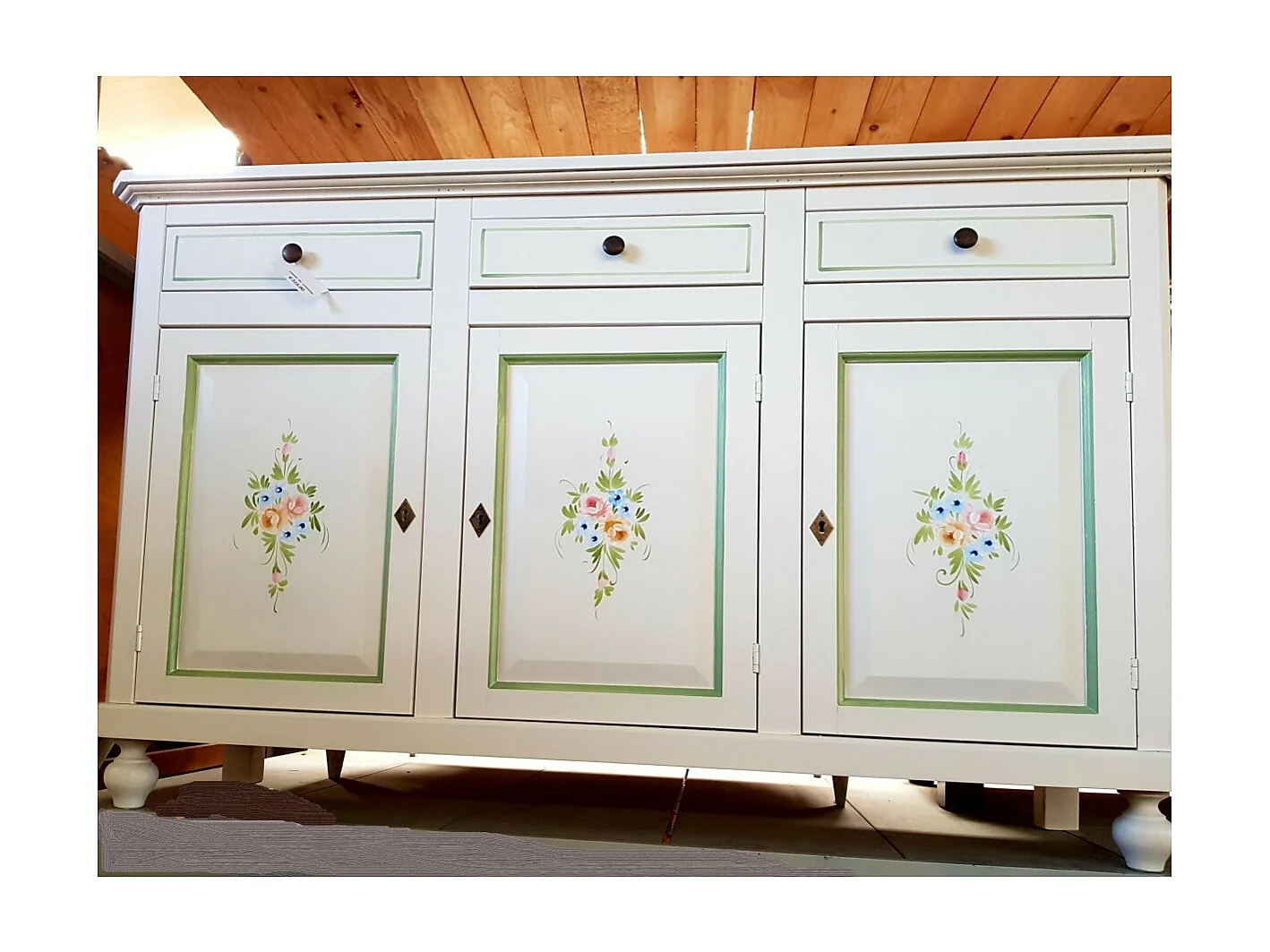 MOBILI 2G - MADIA CREDENZA 3 ANTE NAPOLETANA BIANCO CON DECORI E PROFILI VERDI L.150 P.43 H.98 (493)