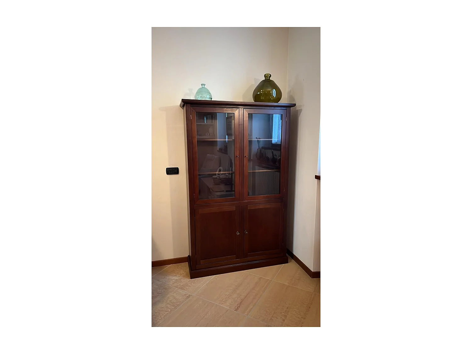 MOBILI 2G - VETRINA 4 ANTE ARTE POVERA IN LEGNO TINTA NOCE L 120x41x187 (390)