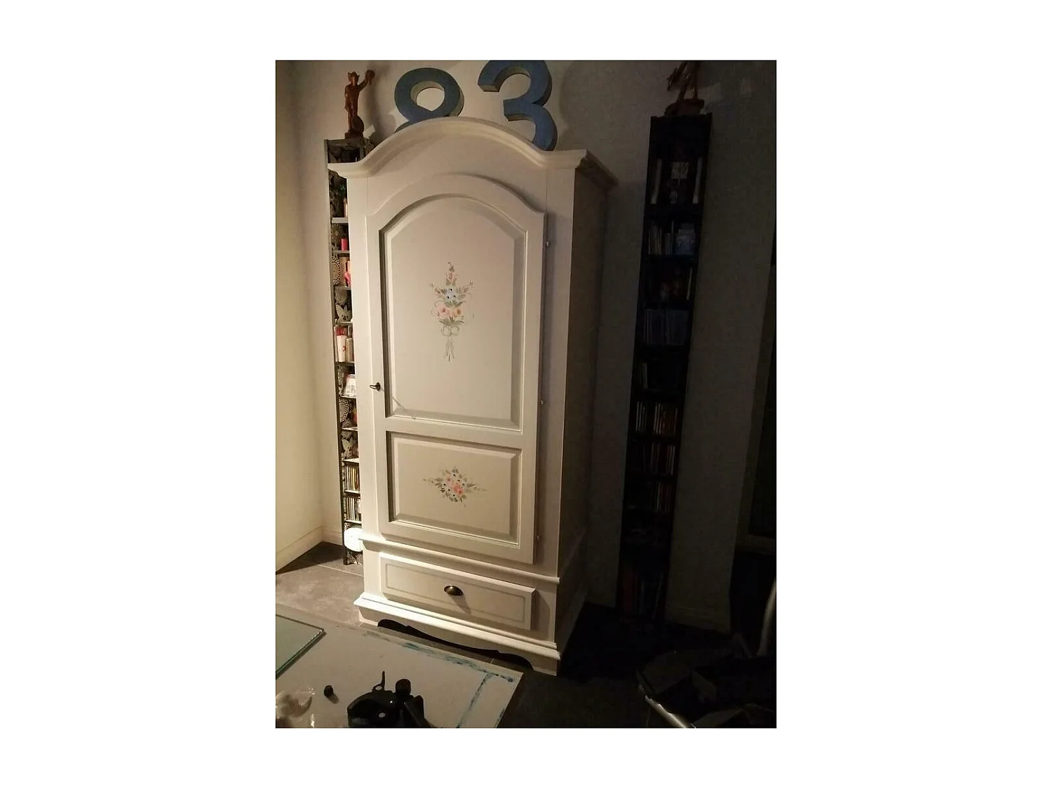 MOBILI 2G - ARMADIO 1 PORTA IN LEGNO SHABBY BIANCO DECORATO 96X56X196 (584)