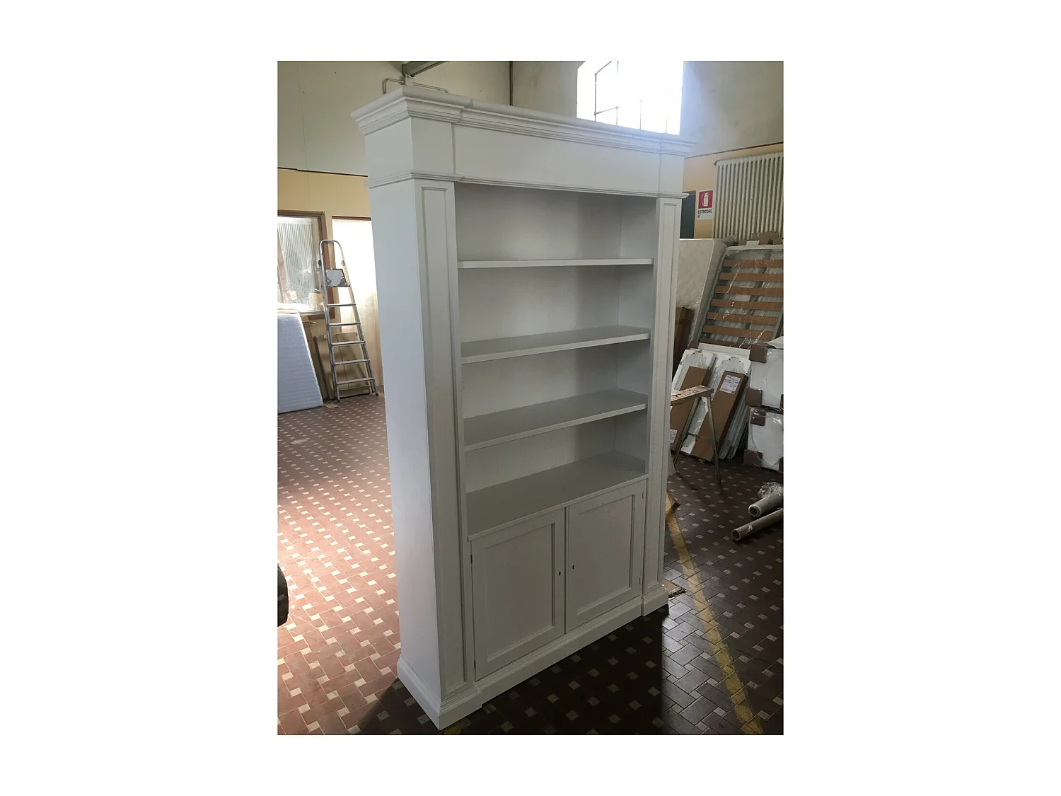 MOBILI2G - Libreria classica 2 porte in legno bianca 140x40x220 (1457)