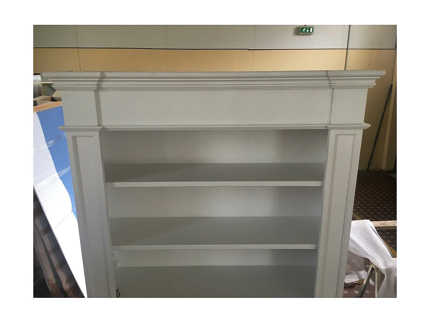 MOBILI2G - Libreria classica 2 porte in legno bianca 140x40x220 (1457)