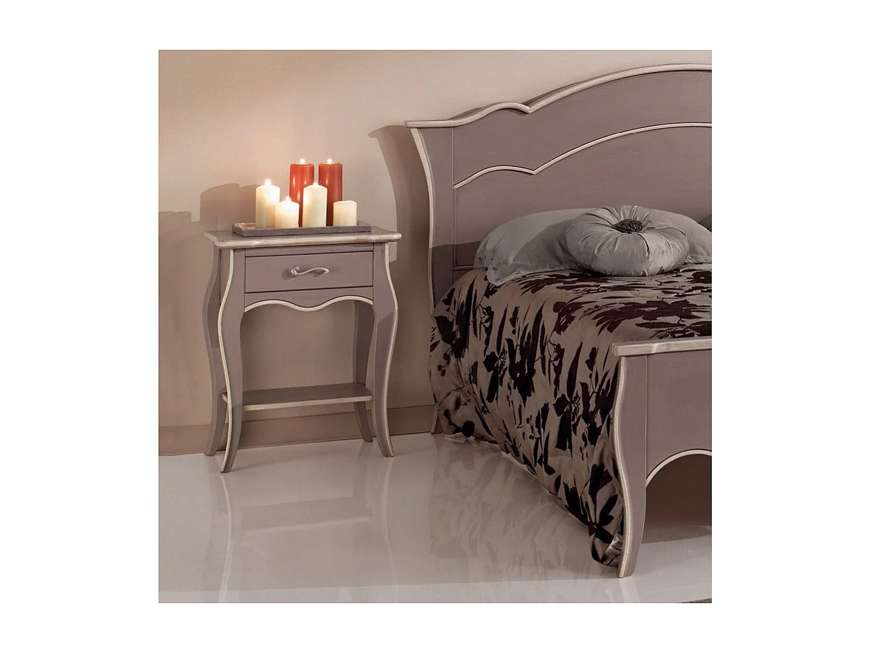 MOBILI 2G - COMODINO 1 CASSETTO 1 RIPIANO LACCATO TORTORA ANTICATO CON PROFILO AVORIO MISURE L.54 P.36 H.69 (1480)