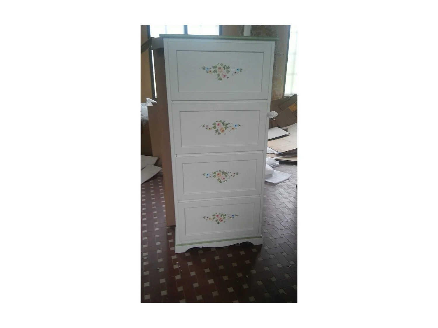 MOBILI 2G - SCARPIERA 4 ANTE  LACCATO BIANCO  CON DECORAZIONI E PROFILI VERDI MISURE L.79 P.30 H.170 (505)