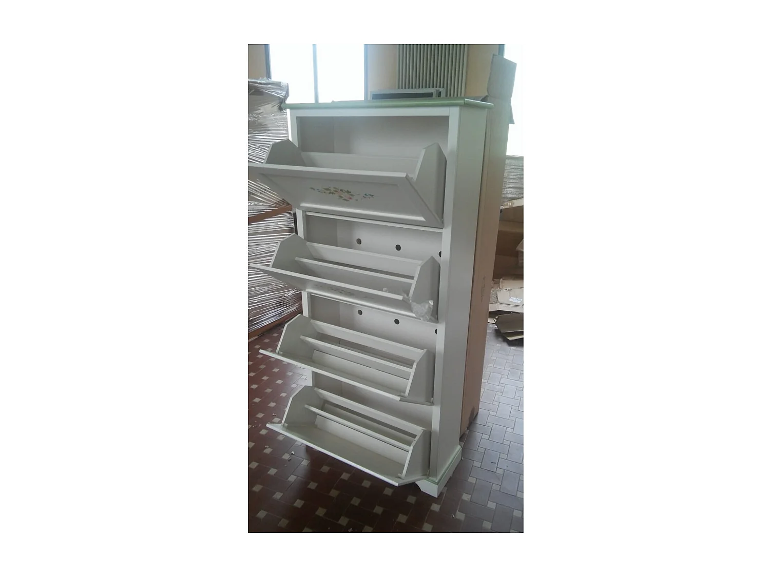 MOBILI 2G - SCARPIERA 4 ANTE  LACCATO BIANCO  CON DECORAZIONI E PROFILI VERDI MISURE L.79 P.30 H.170 (505)