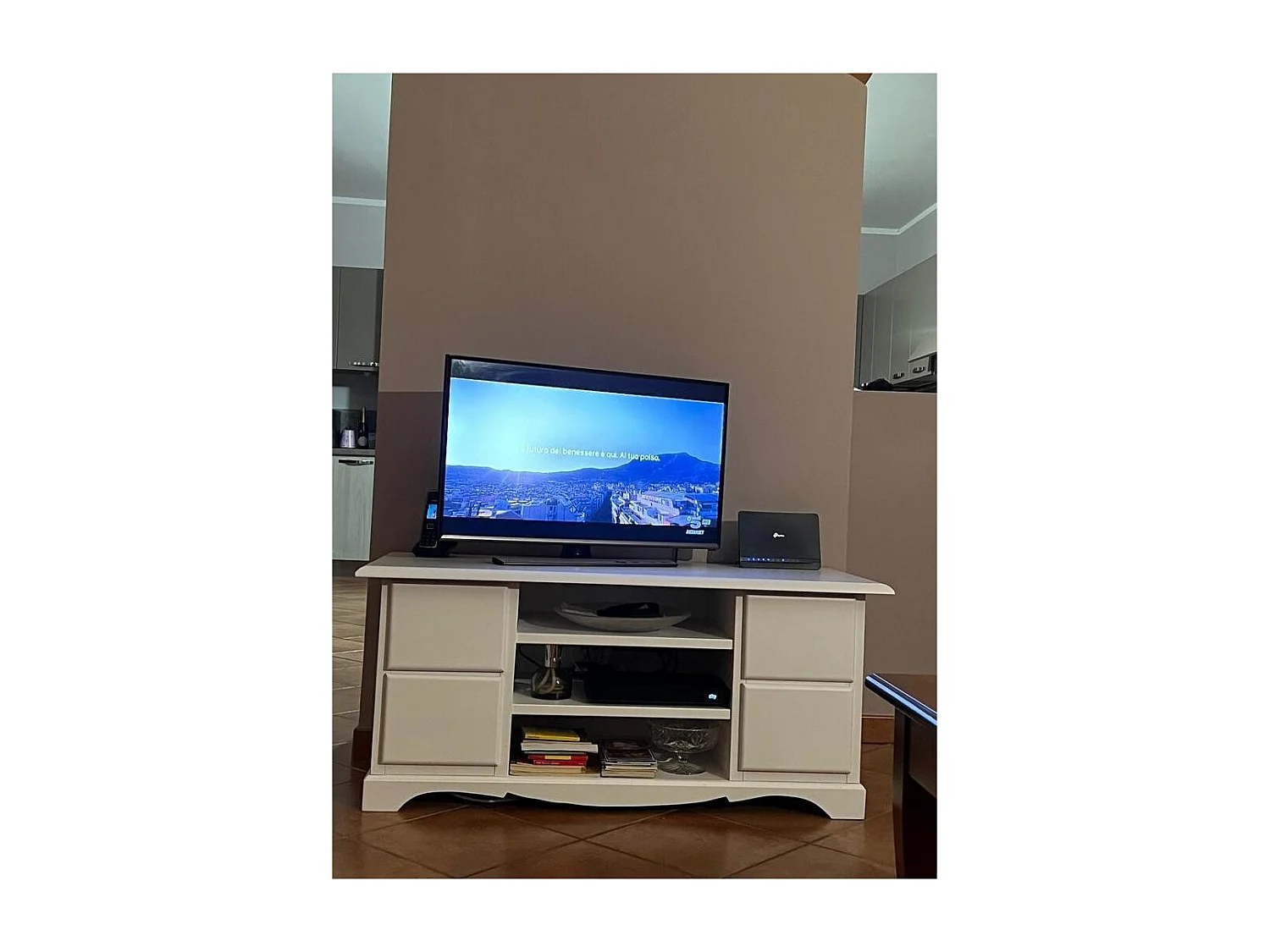 MOBILI 2G - PORTA TV 4 CASSETTI IN LEGNO SHABBY BIANCO 117x49x53 (1536)