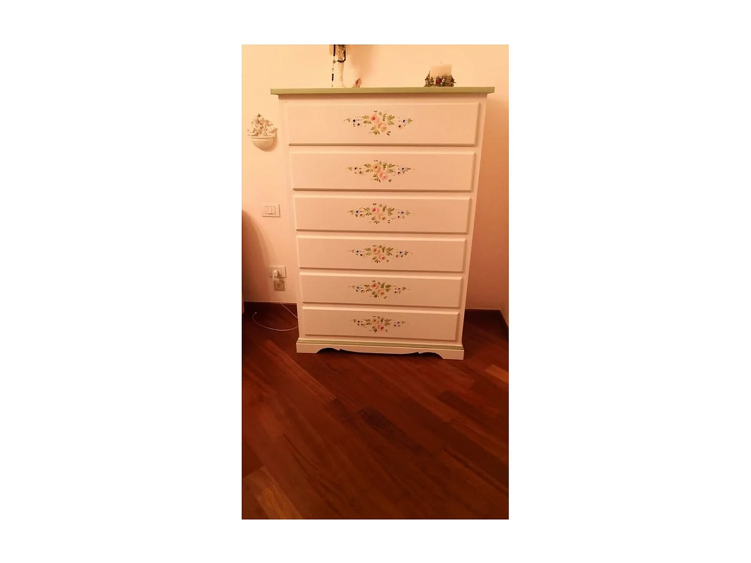 MOBILI 2G - Cassettiera 6 cassetti legno shabby bianco decori 97x49X140 (491)