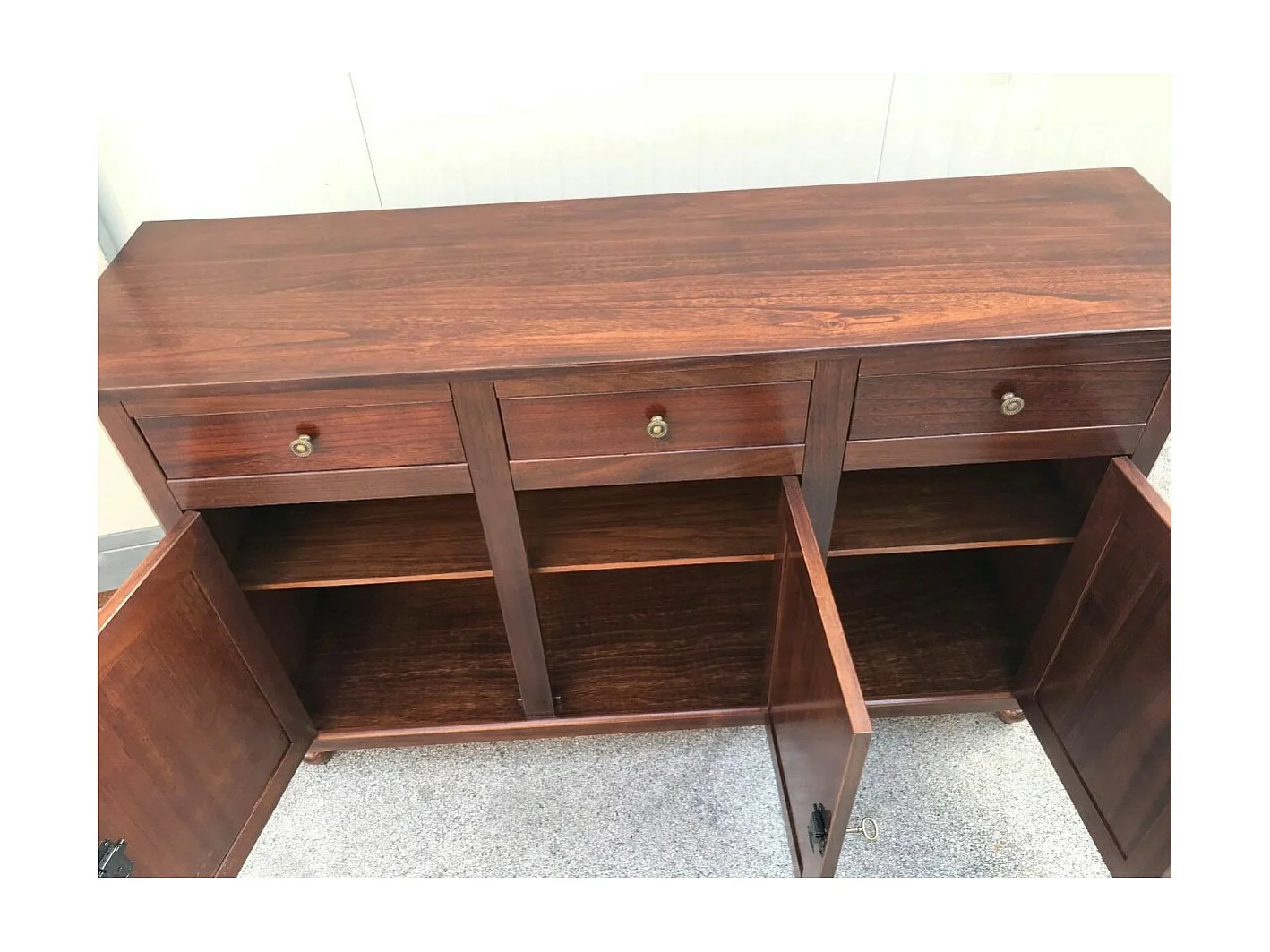 MOBILI 2G - Madia credenza napoletana in legno 3 ante tinta noce 150x43x98 (506)