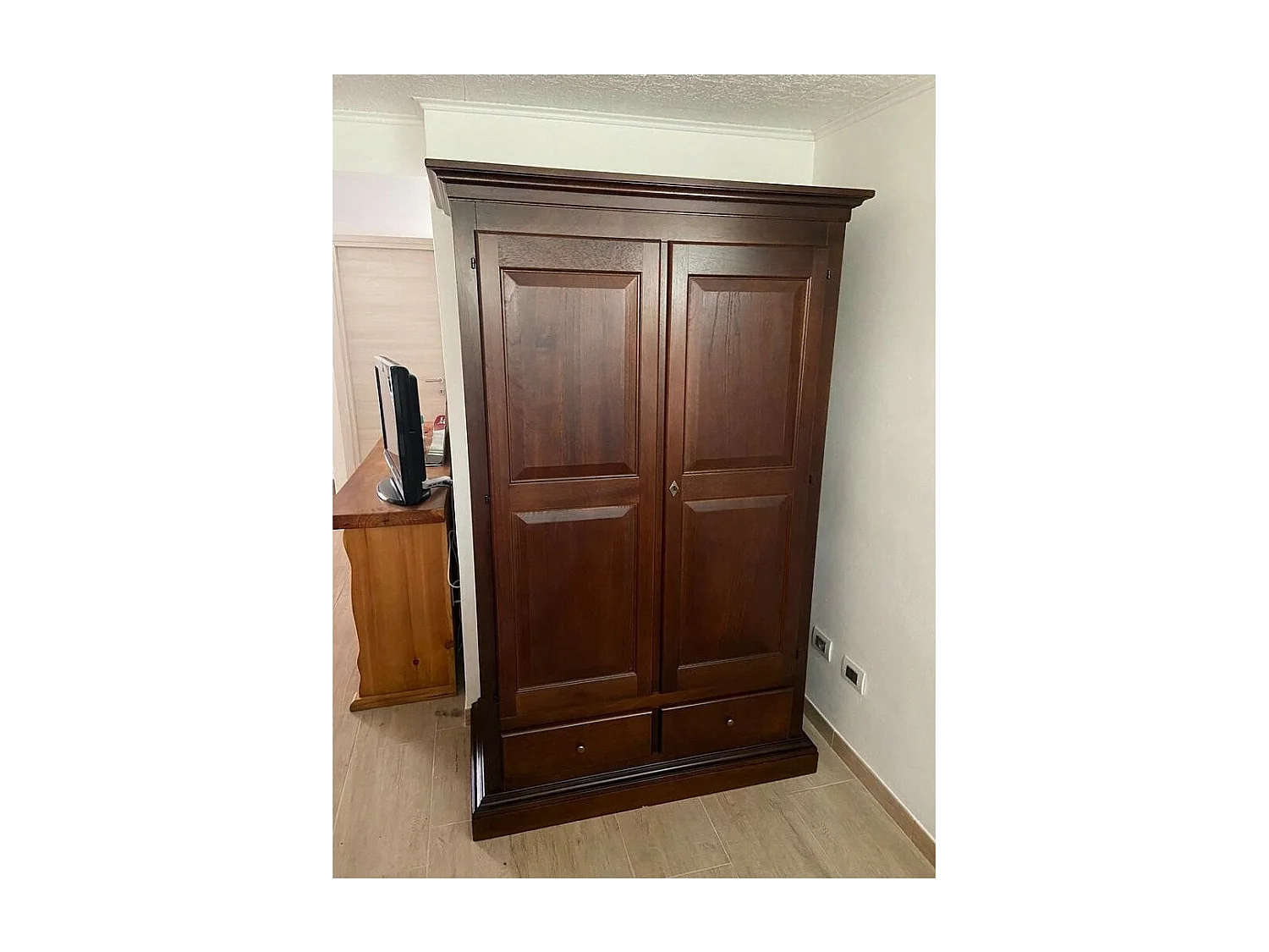 MOBILI 2G - Armadio 2 Ante In Legno Massello Tinta noce 125 X 61 X 200 (246)