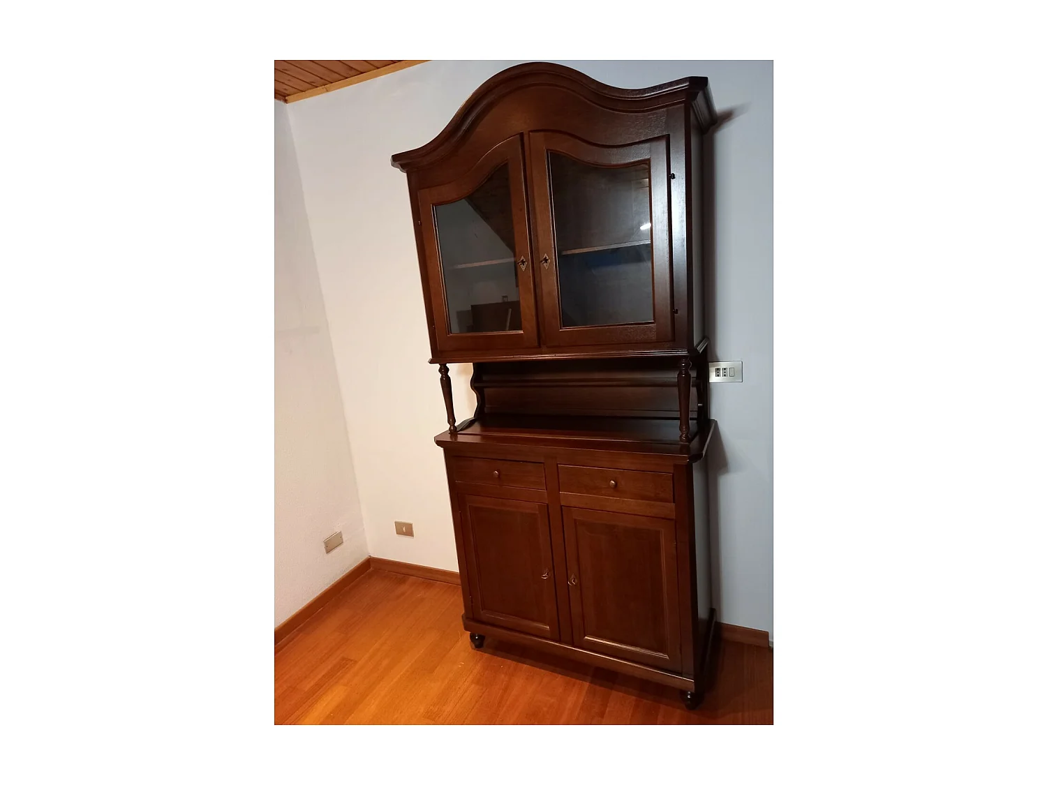 MOBILI 2G - CRISTALLIERA NAPOLETANA 2 ANTE TINTA NOCE LEGNO l.104 p.43 h.208 (509)