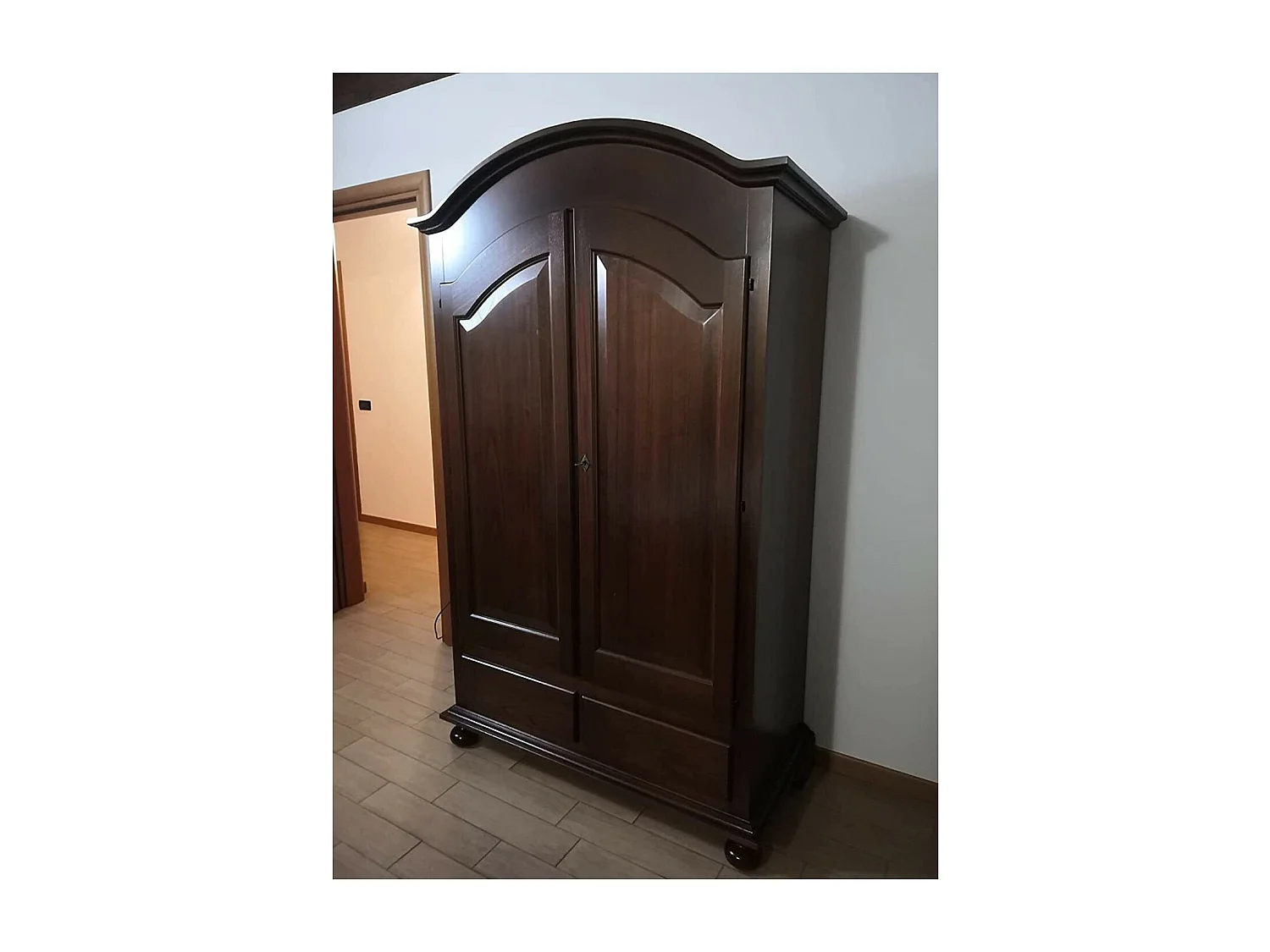 MOBILI 2G - ARMADIO ARTE POVERA 2 PORTE GENDARME IN LEGNO TINTA NOCE 125x60x200 (245)