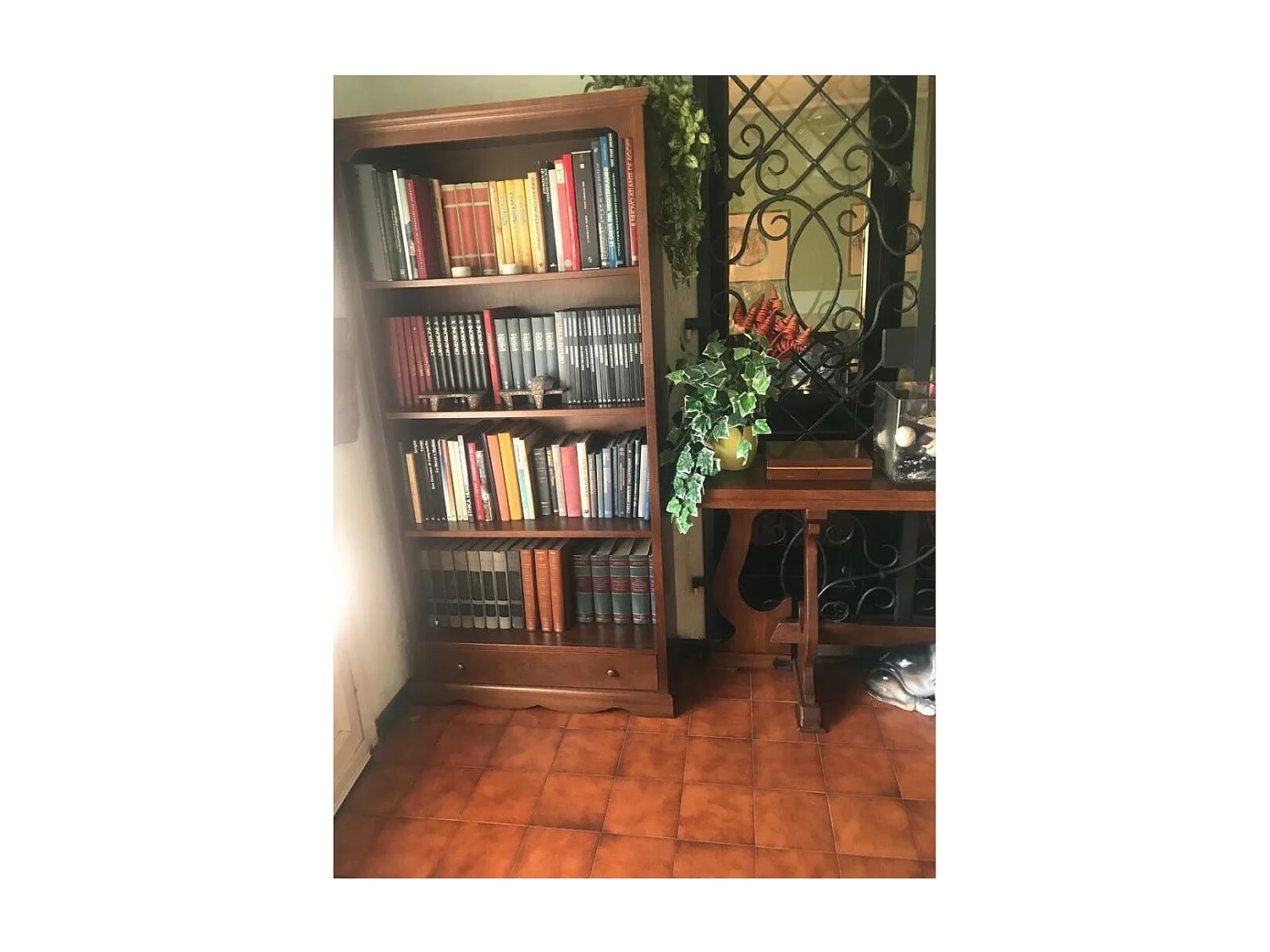 MOBILI 2G - LIBRERIA CLASSICA 4 RIPIANI 1 CASSETTO, TINTA NOCE cm 94x36x189H (312)