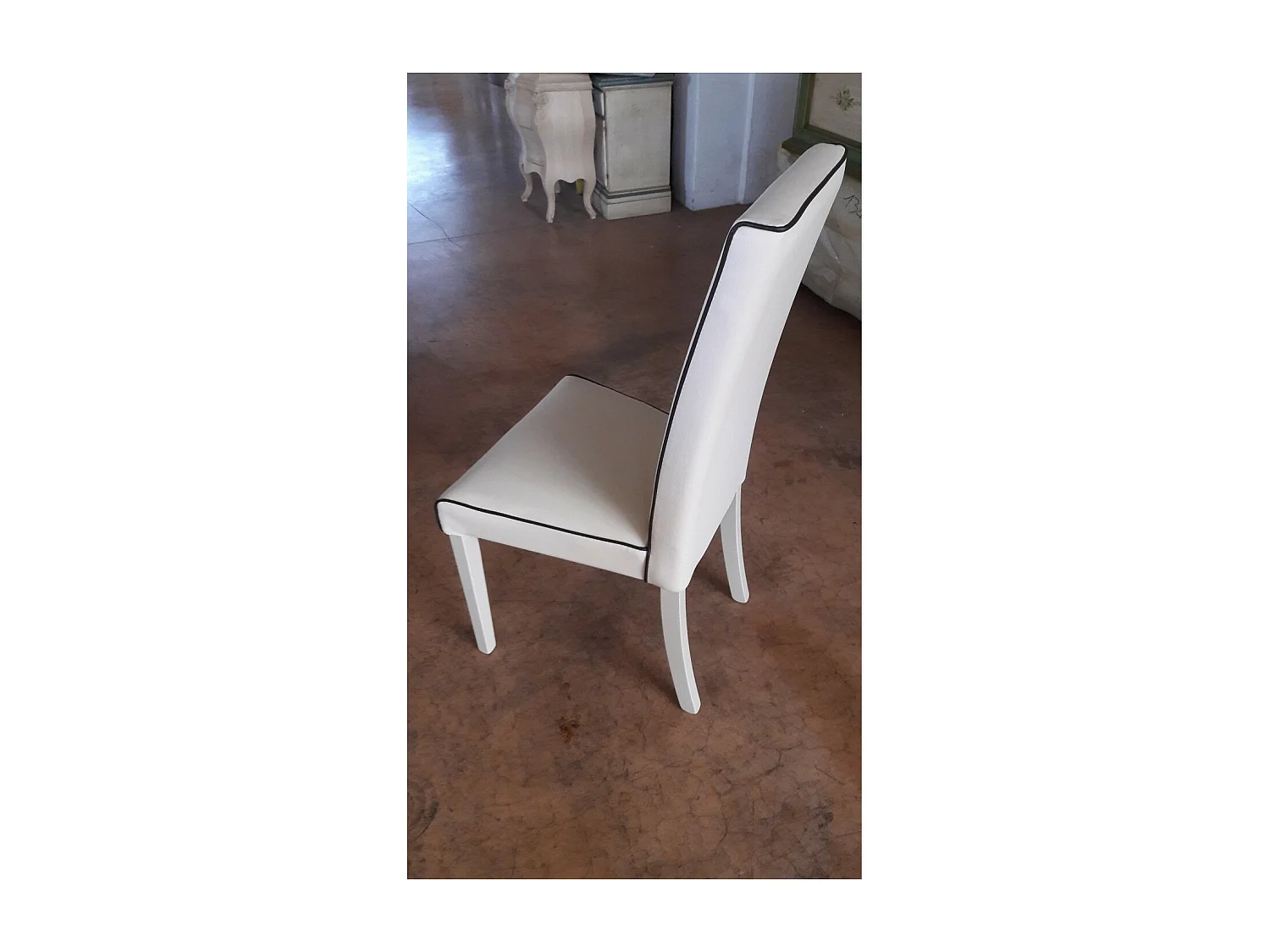 MOBILI 2G - Set 2 Sedie imbottite avorio in ecopelle filo marrone (6098)