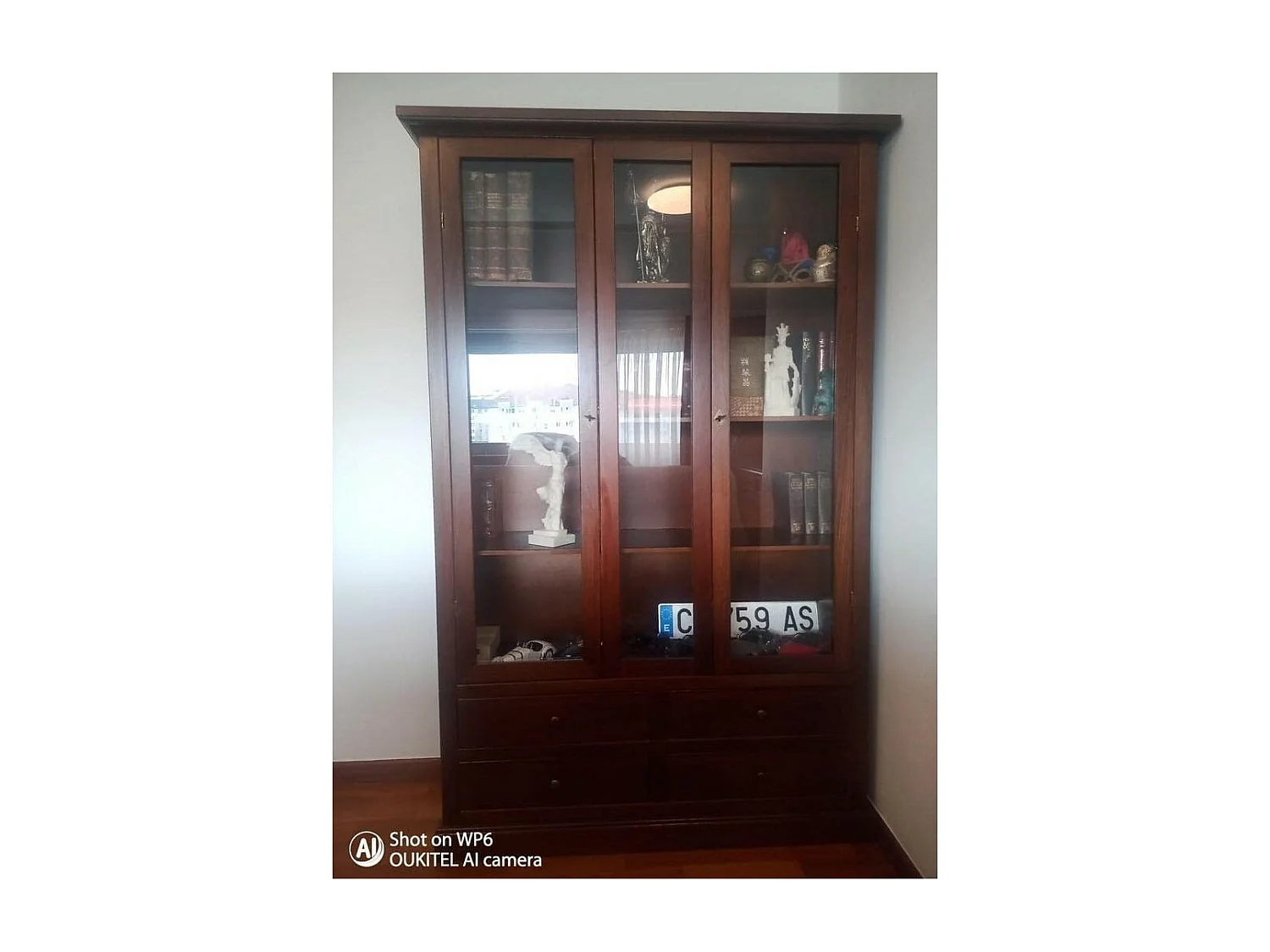 MOBILI 2G - VETRINA 2 PORTE 4 CASSETTI ARTE POVERA LEGNO TINTA NOCE 119X40X185 (389)