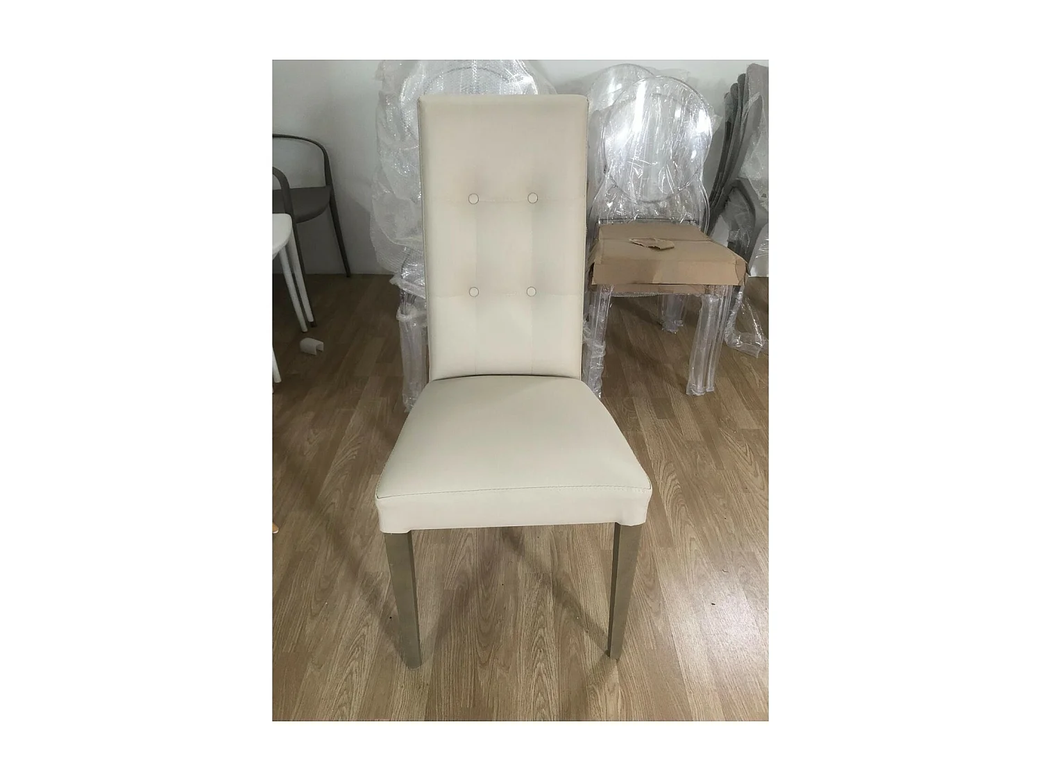 MOBILI 2G - SET 2 SEDIE MODERNE IN ECOPELLE 4 BOTTONI BEIGE (677)