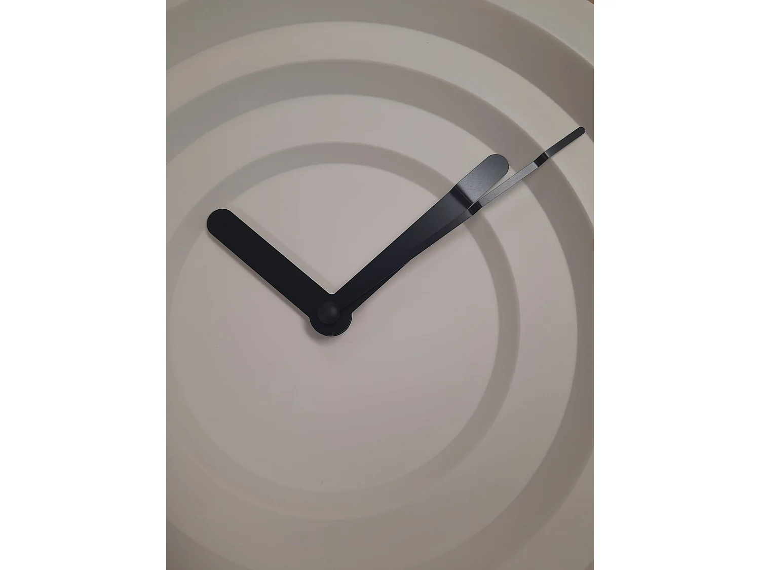 Horloge murale Furnilux - Blanc 30x30 cm - Design moderne