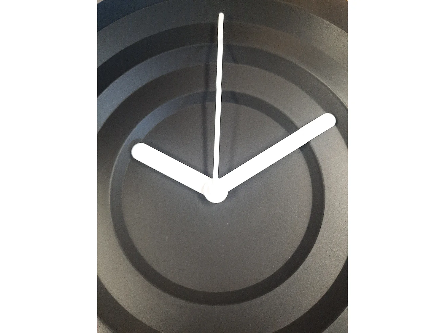 Horloge murale Furnilux - Noir 30x30 cm - Design moderne