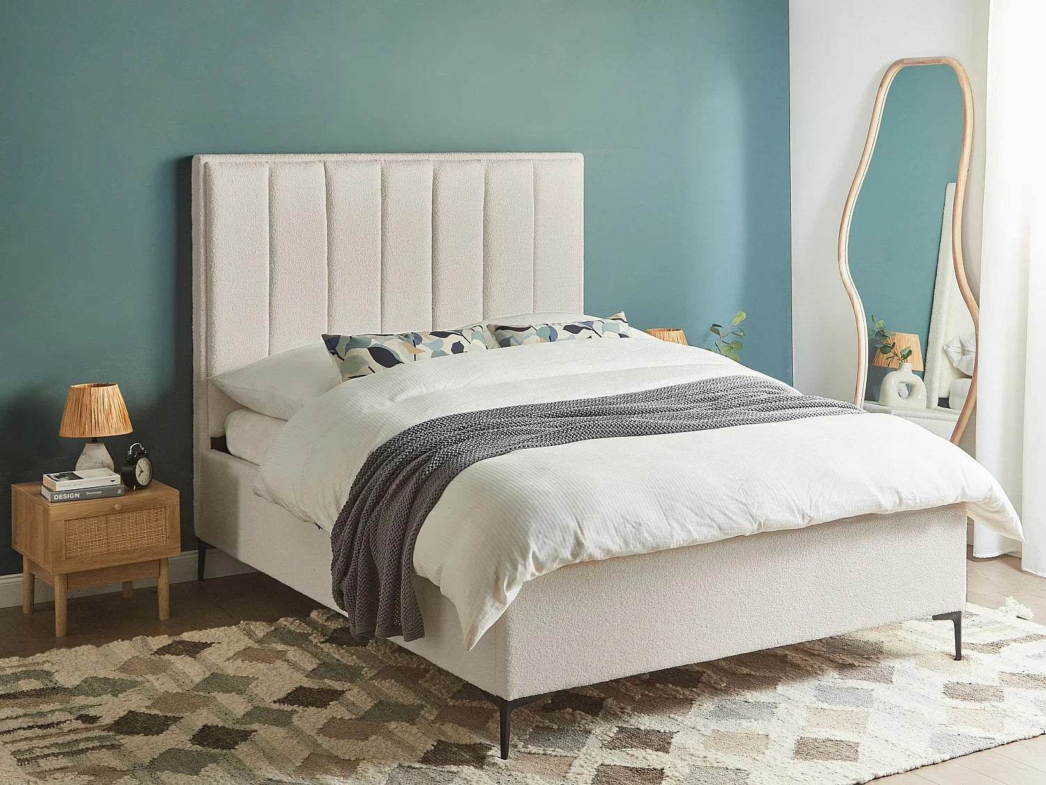 Lit ottoman Bouclé SEZANNE 140 x 200 cm Blanc cassé