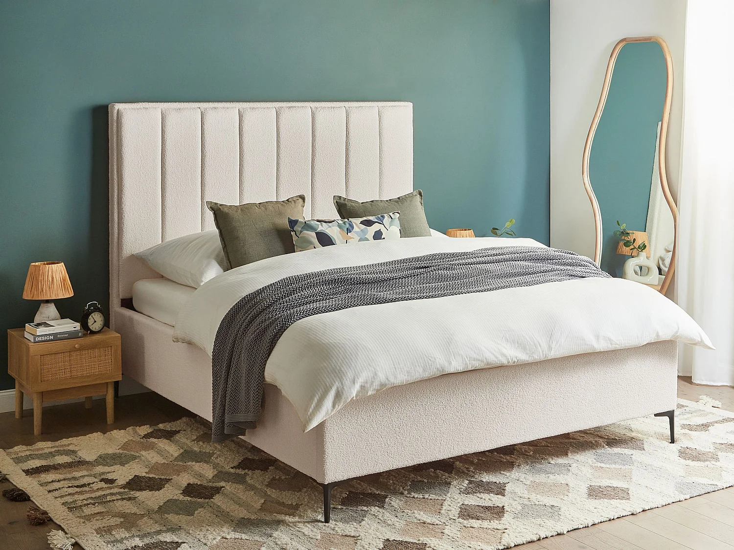 Lit ottoman Bouclé SEZANNE 160 x 200 cm Blanc cassé