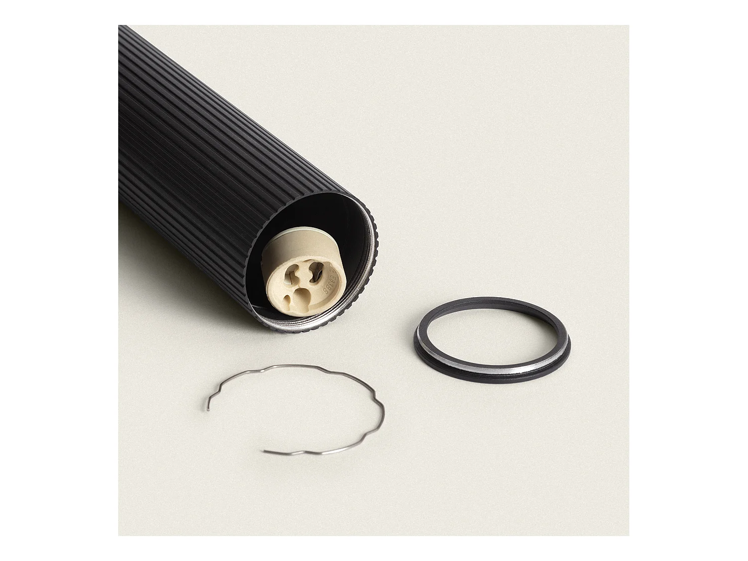 Suspension Aluminium Aritz 1 Spot Noir