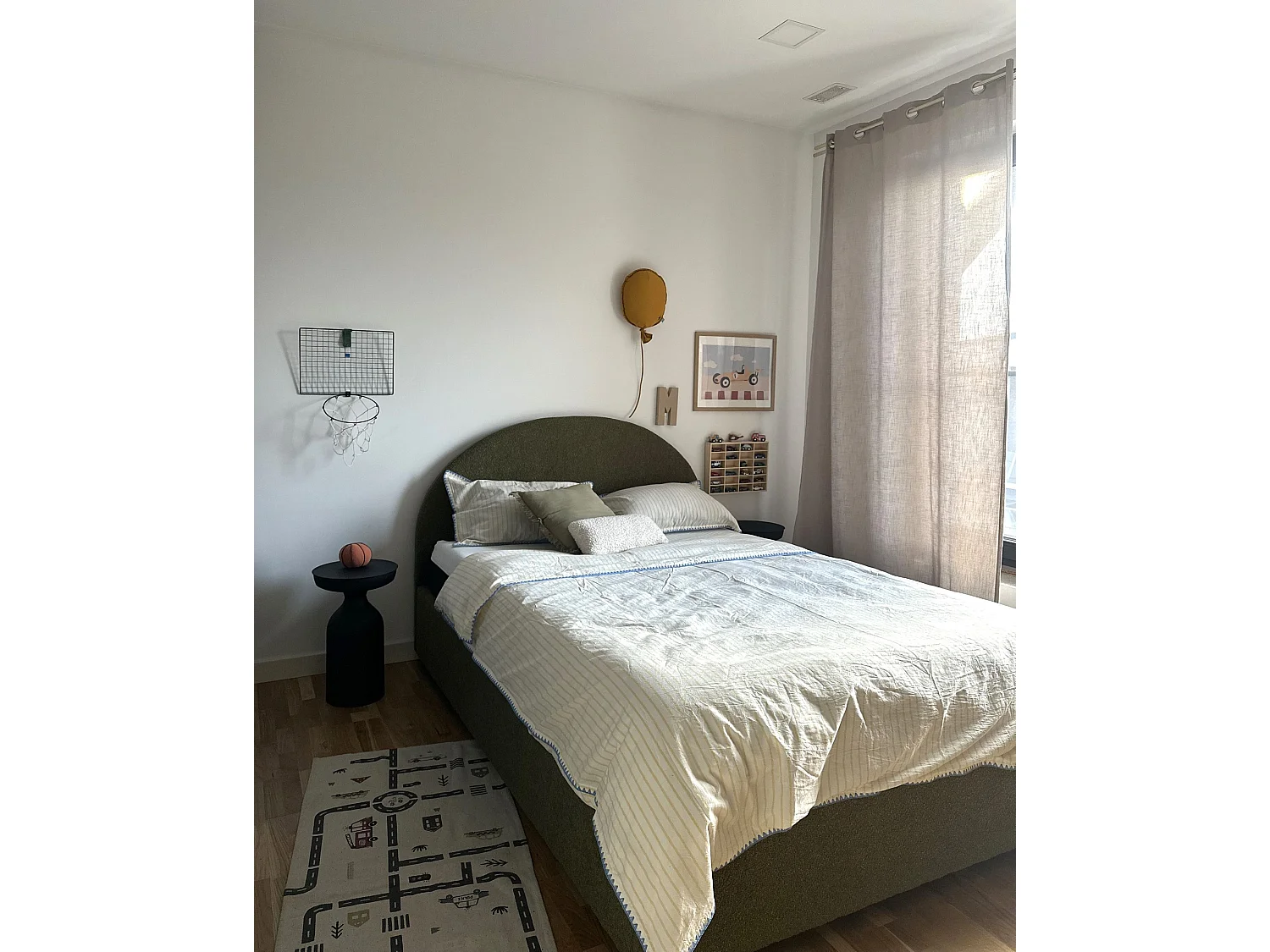 Lit ottoman Bouclé VAUCLUSE 140 x 200 cm Vert olive