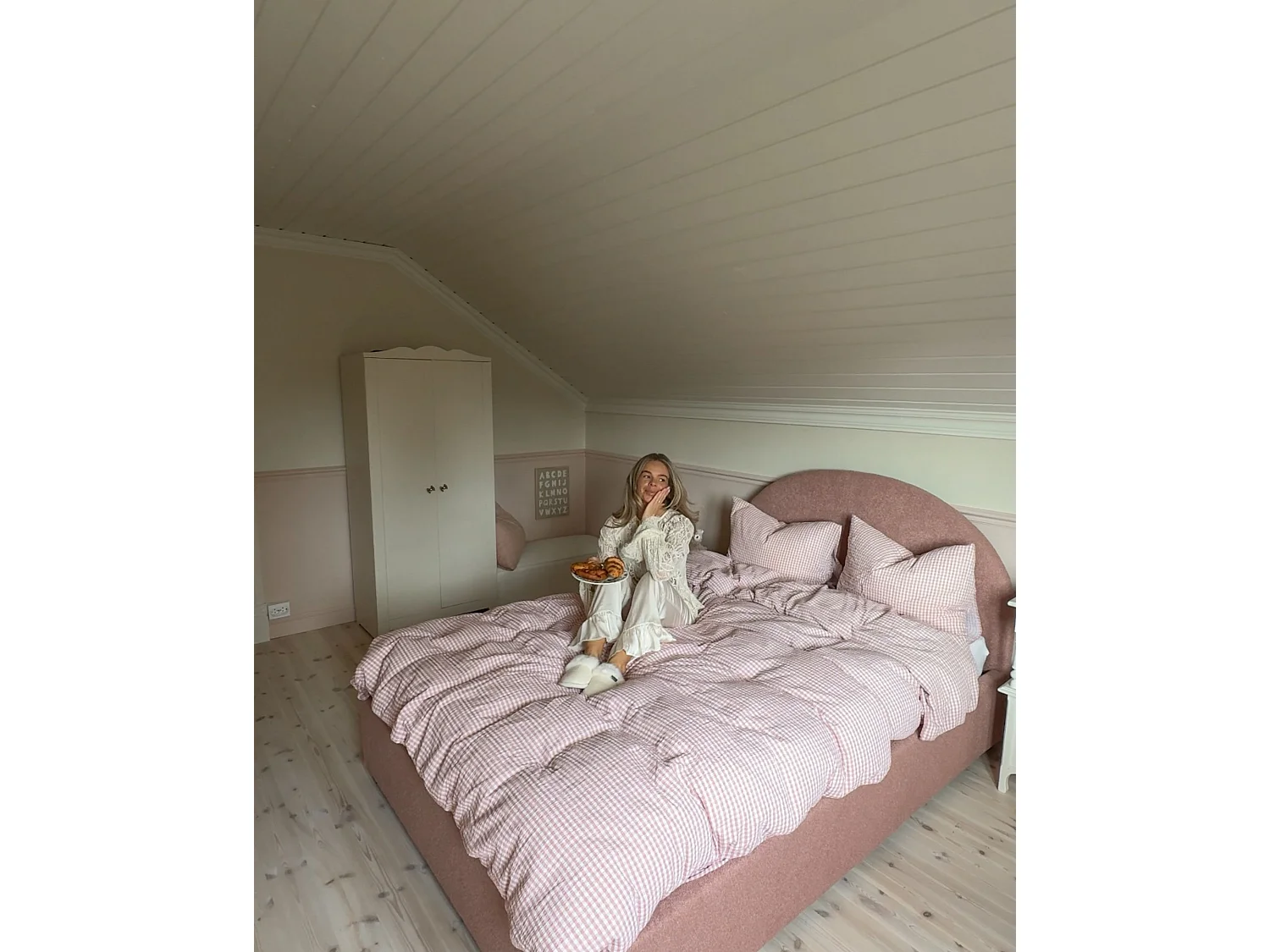 Lit ottoman Bouclé VAUCLUSE 140 x 200 cm Rose pastel