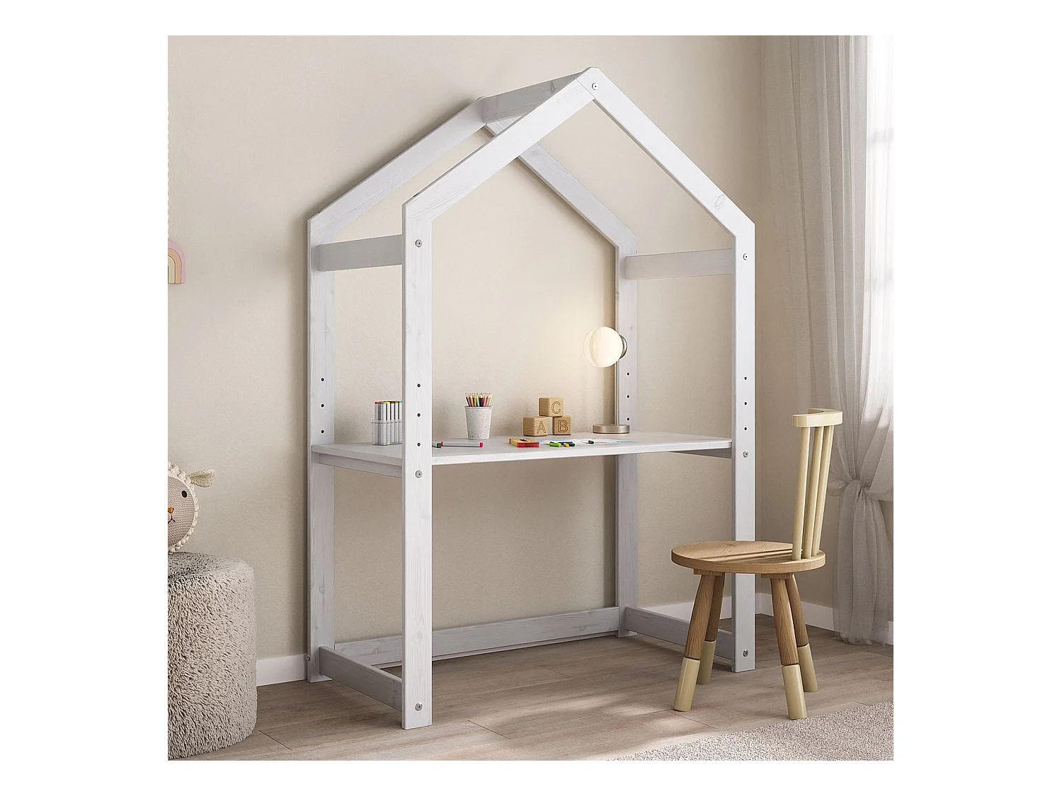 Bureau cabane enfant réglable LIA Montessori en bois massif blanc, plateau évolutif en hauteur qui s'adapte à la croissance