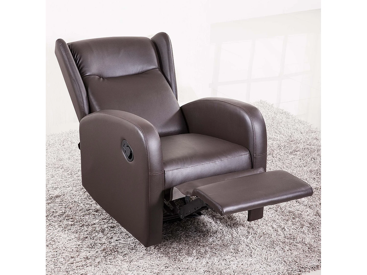 Fauteuil relax en simili-cuir coloris marron chocolat - Largeur 70 x profondeur 77 cm