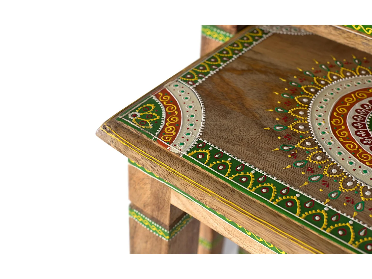 Zestaw 2 stolików wsuwanych wykonanych z ręcznie rzeźbionego i malowanego drewna mango