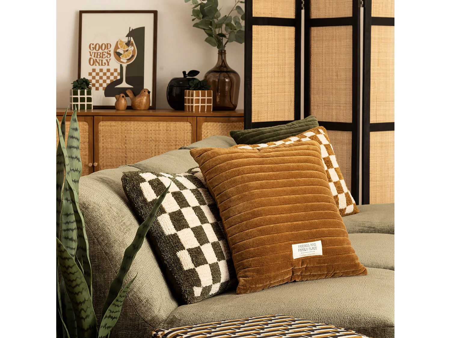 Coussin Déco Matelassé "Family Corner" 45x45cm Ocre