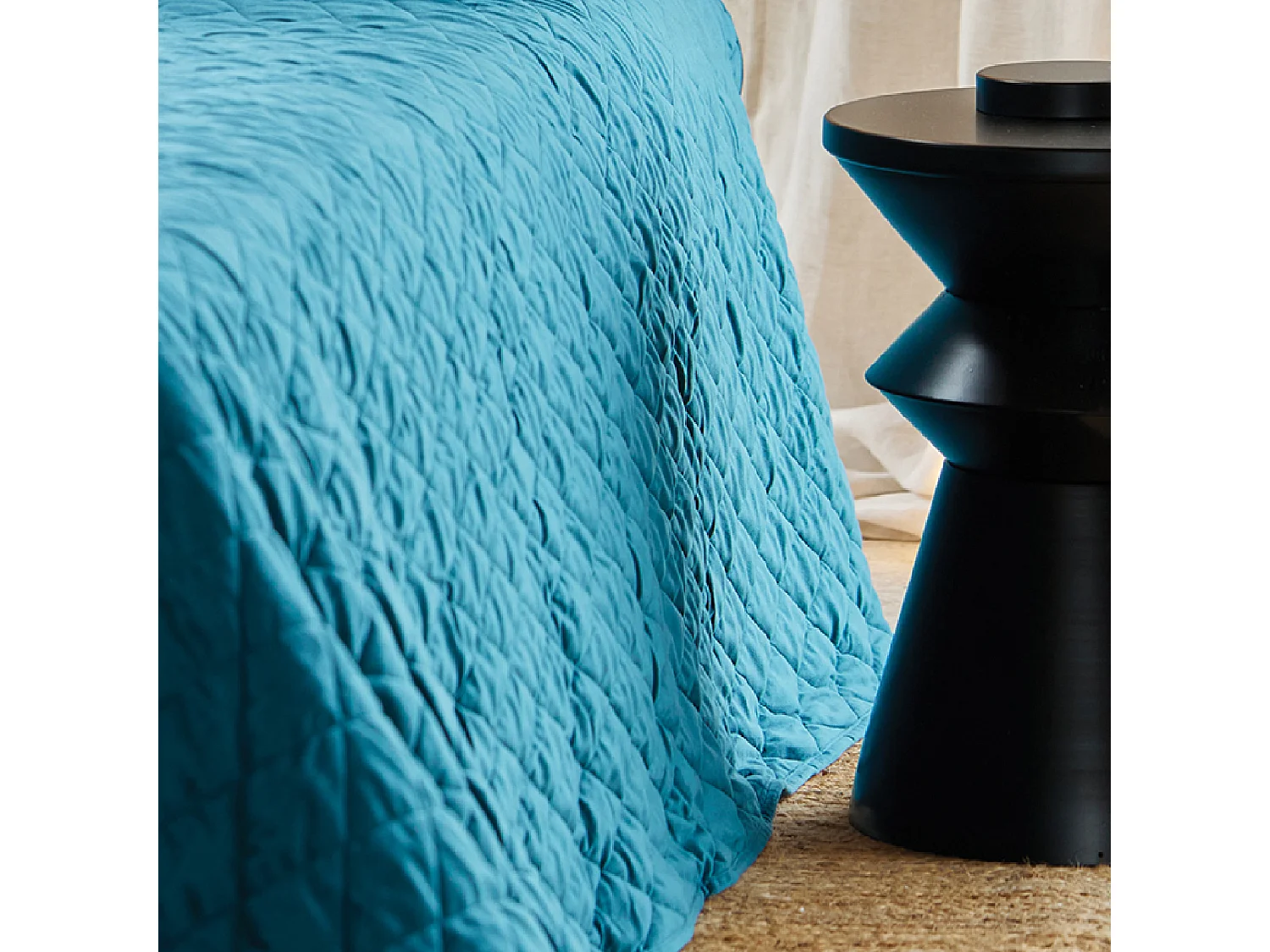 Tagesdecke und Kissenbezüge aus gestepptem Samt