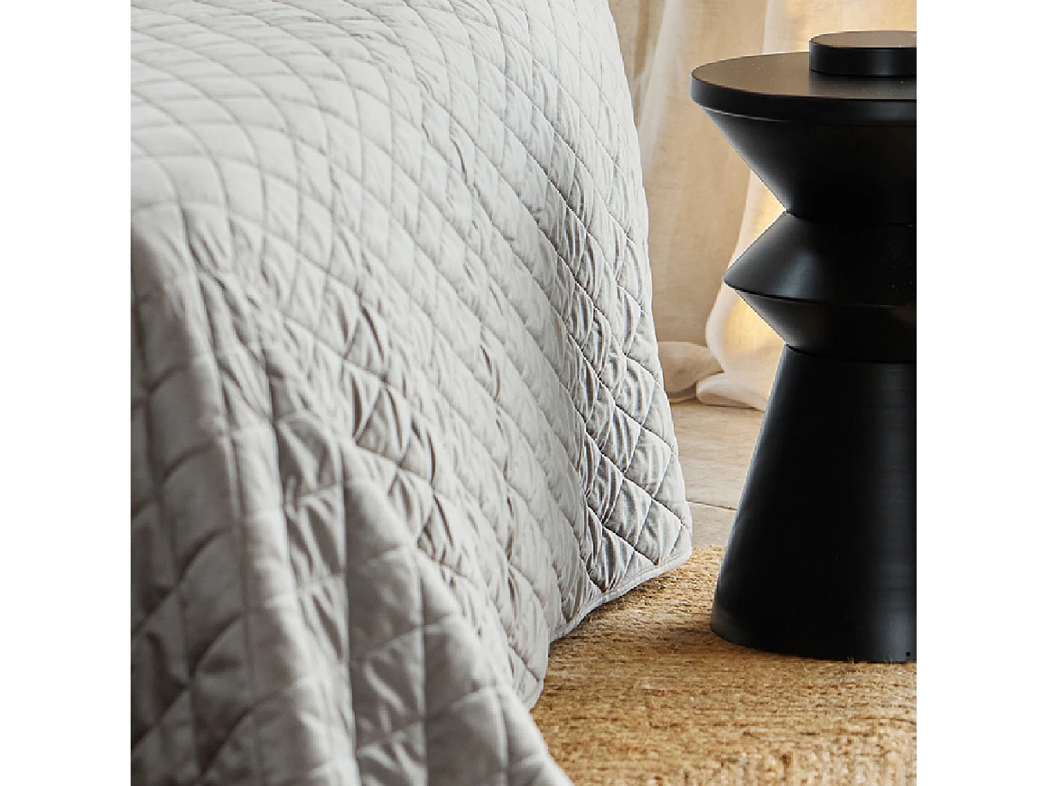 Tagesdecke und Kissenbezüge aus gestepptem Samt