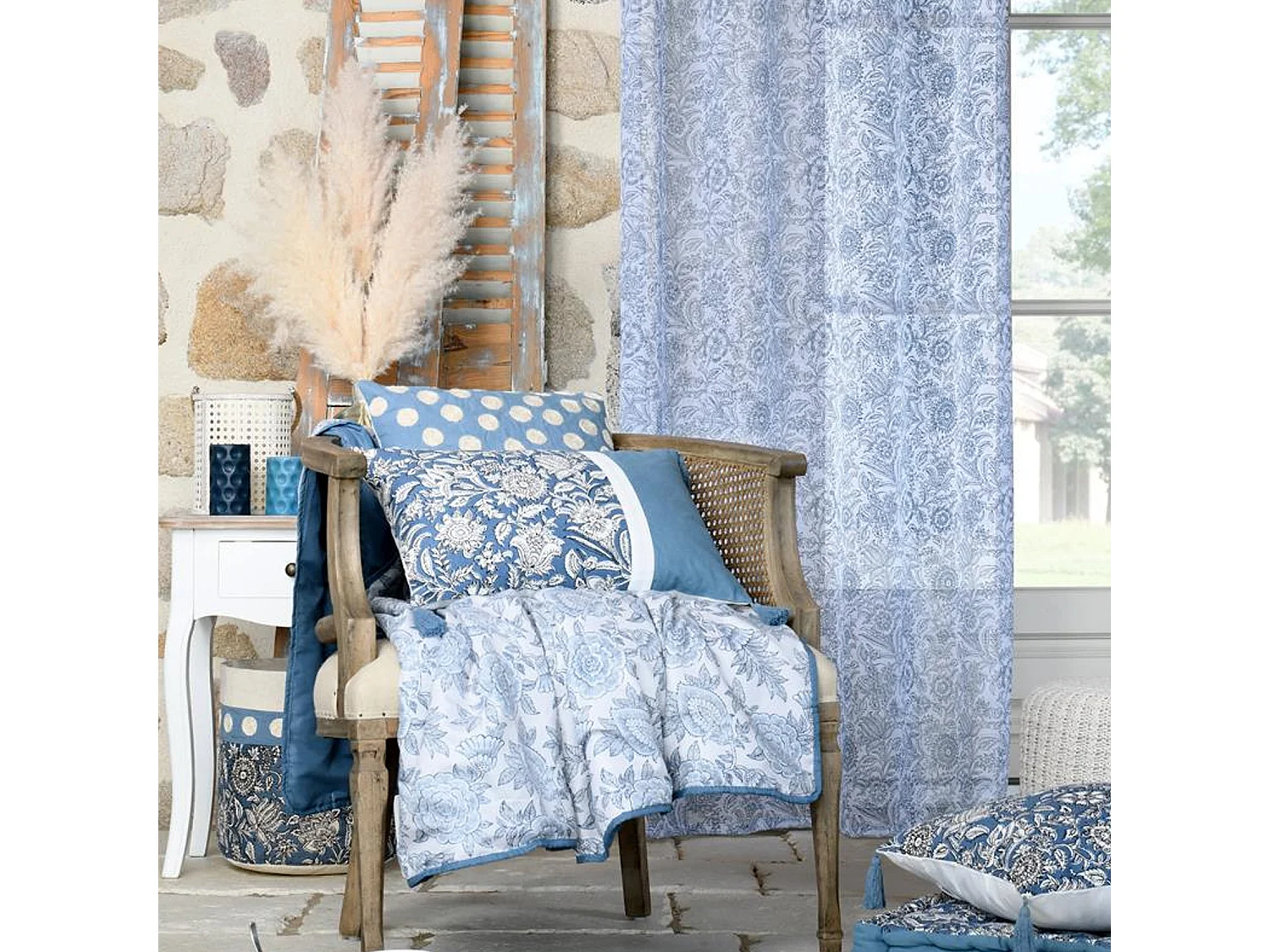 Cortinas transparentes de estilo floral