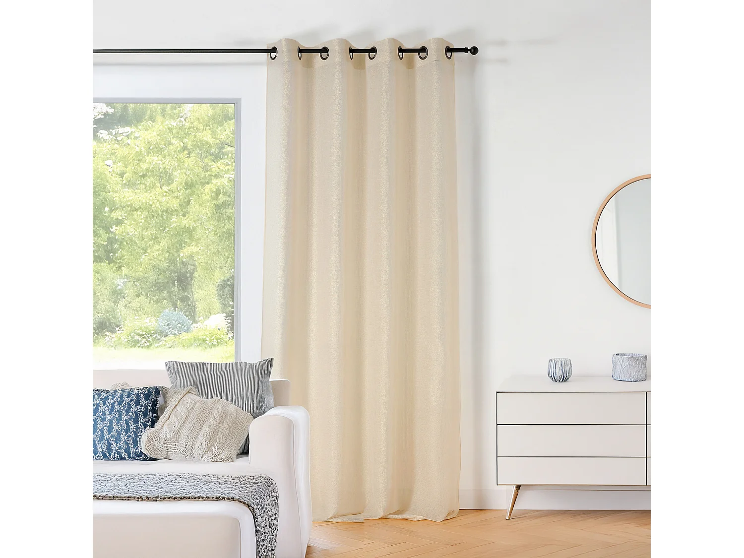 Voilage uni et scintillant