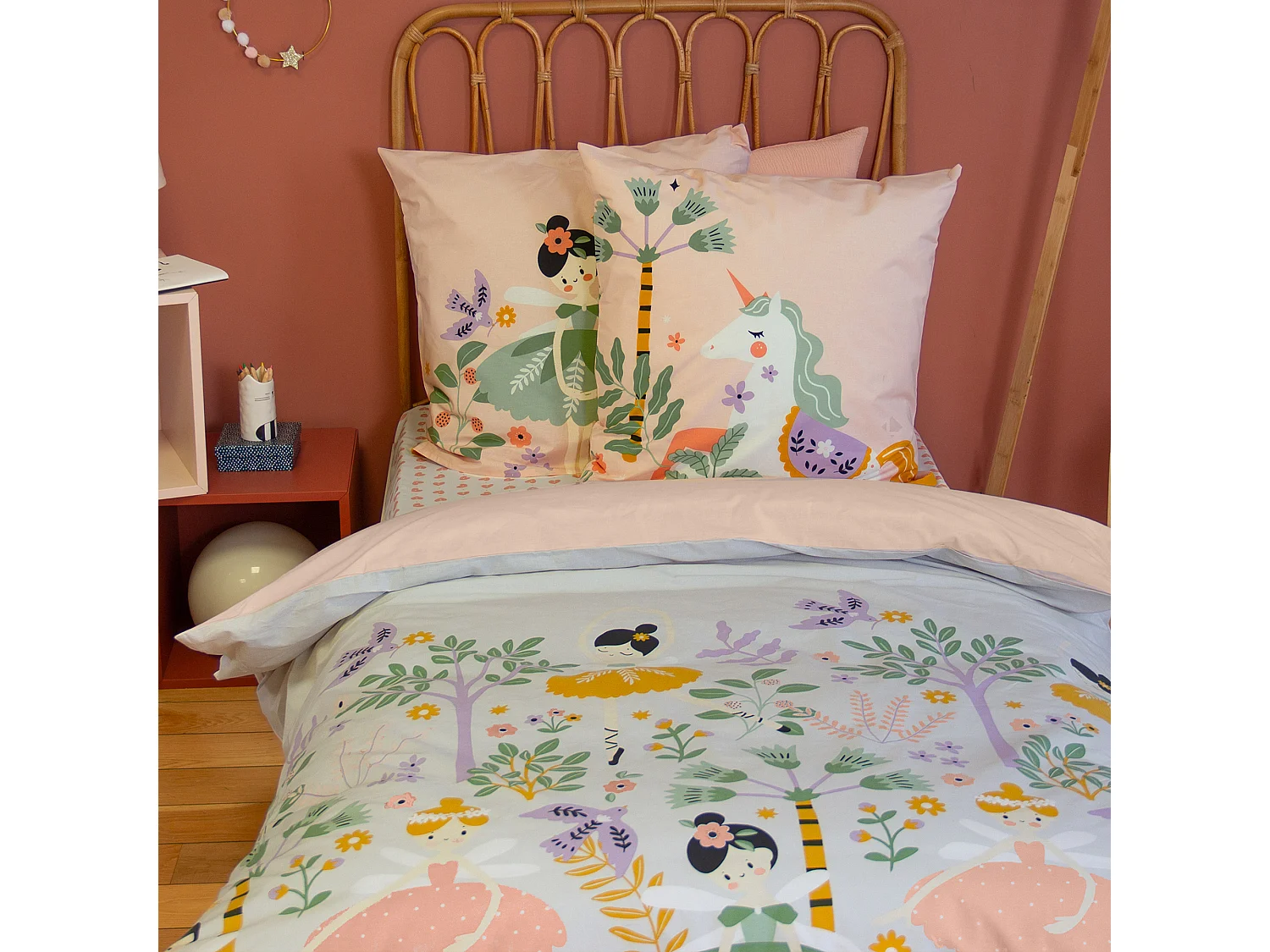 Parure de lit enfant 140x200 cm coton LA DAME A LICORNE rose 2 pièces