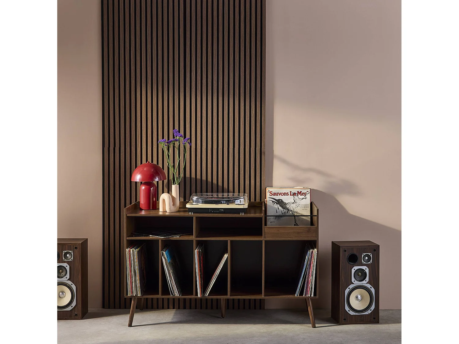 Meuble vinyle vintage décor bois. Népal. L 130 x P 50 x H 80 cm