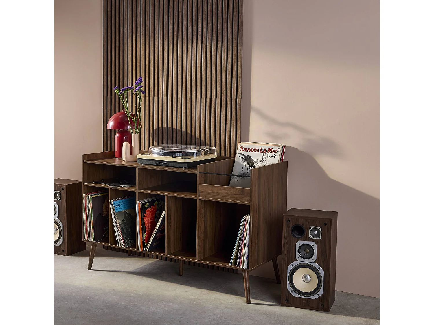 Meuble vinyle vintage décor bois. Népal. L 130 x P 50 x H 80 cm