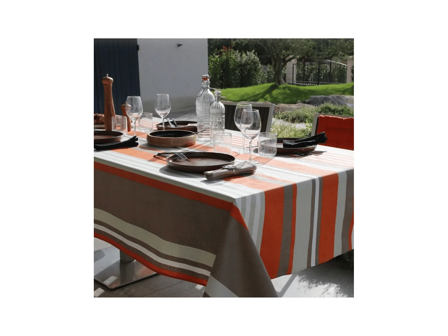 Outdoor-taugliche gestreifte Tischdecke mit Beschichtung