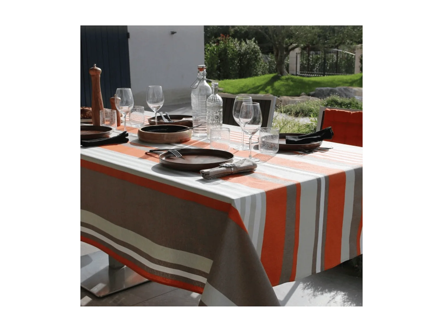 Outdoor-taugliche gestreifte Tischdecke mit Beschichtung