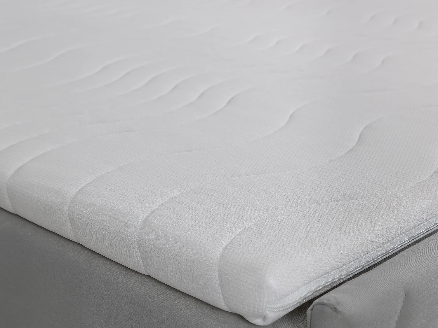 Complete decoratieve bedset met hoofdbord + bedbodems met opbergruimte + matras + topmatras - 160 x 200 cm - Fluweel - Lichtgrijs - MAKANA van YSMÉE