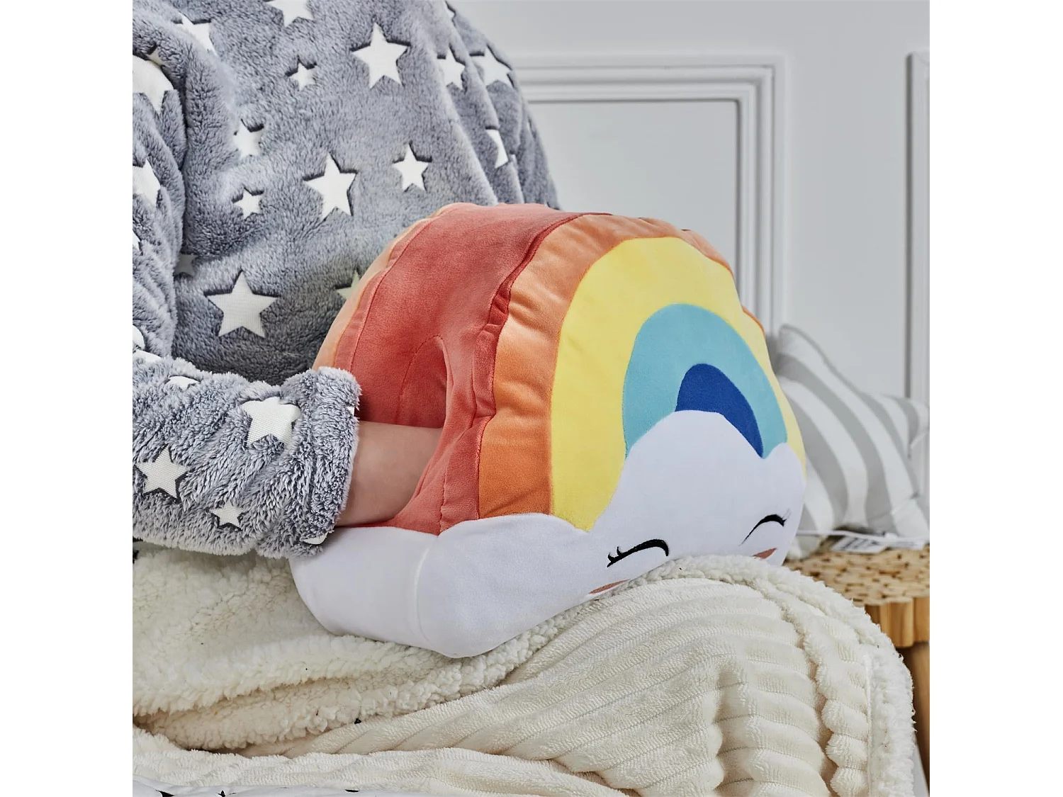 Peluche Manchon Arc-en-Ciel Kawaii M6 - Douceur et Couleurs pour vos Mains