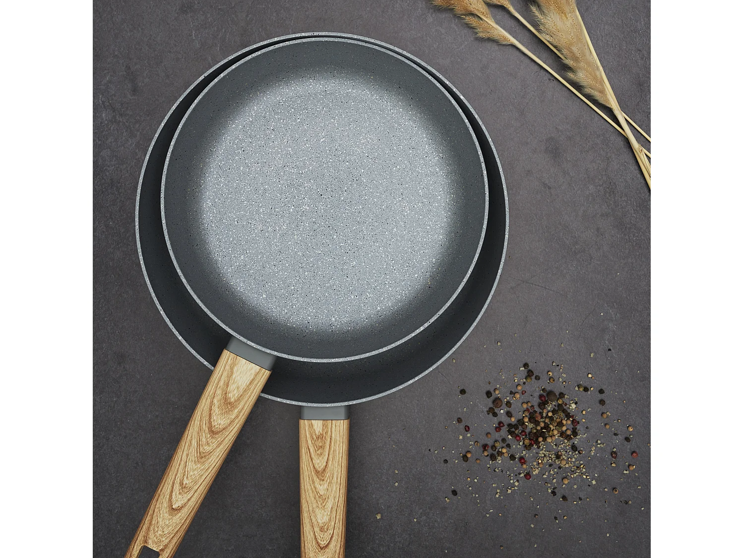 Poêle en aluminium Forge avec manche effet bois 24cm M6