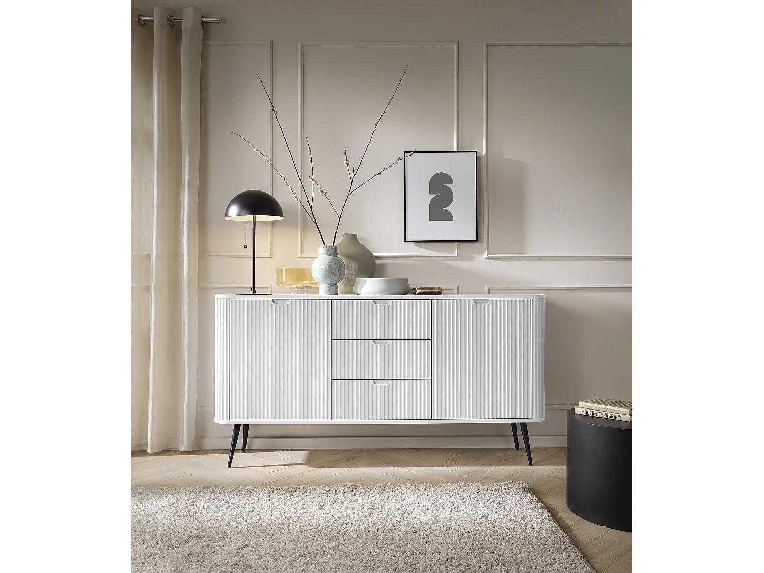 Commode large ZOVA 168 cm avec 3 tiroirs, 2 armoires, poignées design, pieds métalliques noirs, 168/87/39 cm, couleur : Blanc