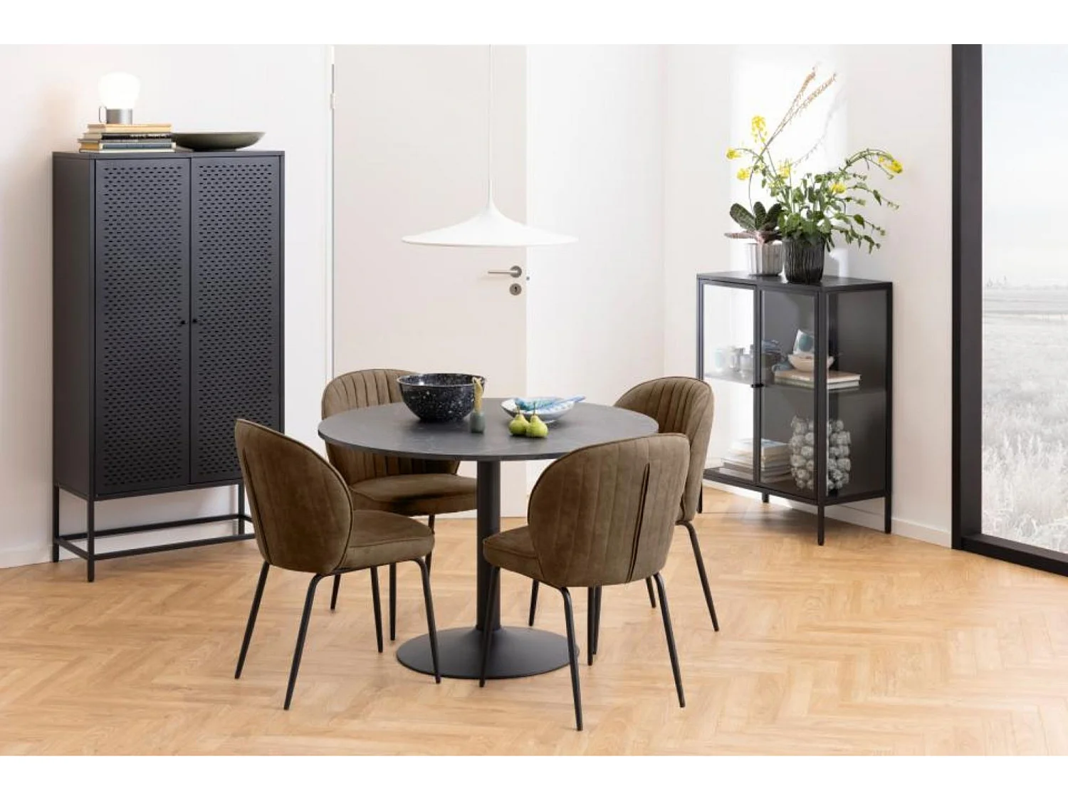 Vitrine basse scandinave en métal noir 2 portes vitrées - HARLOW