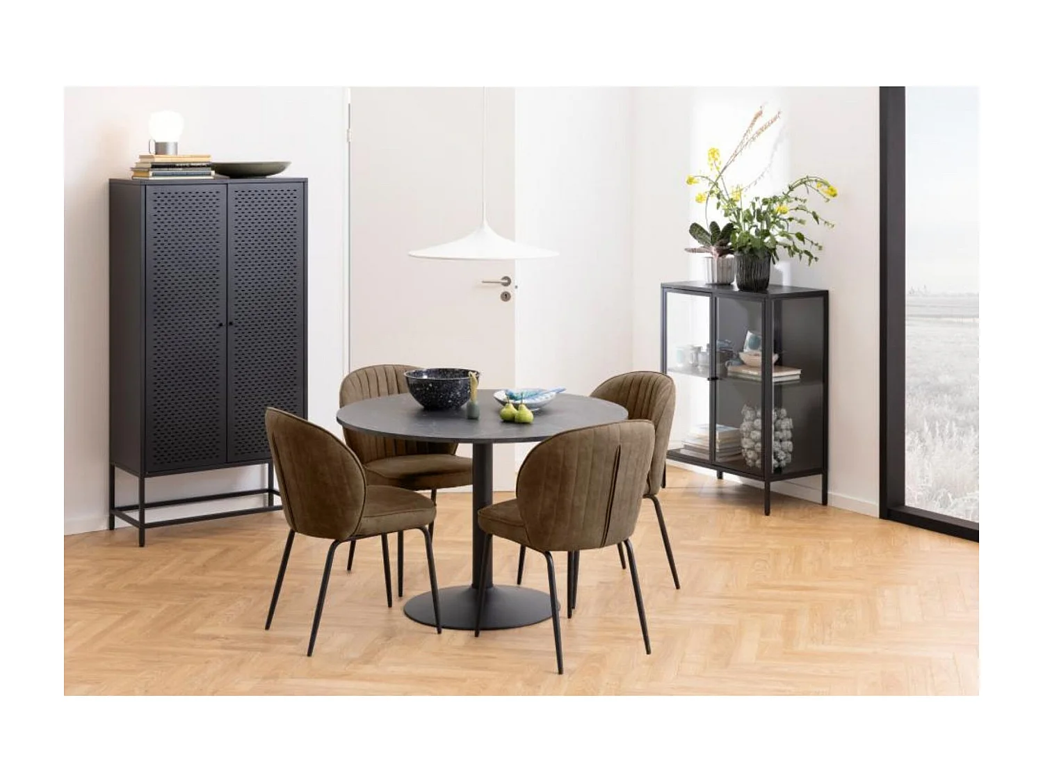 Vitrine basse scandinave en métal noir 2 portes vitrées - HARLOW