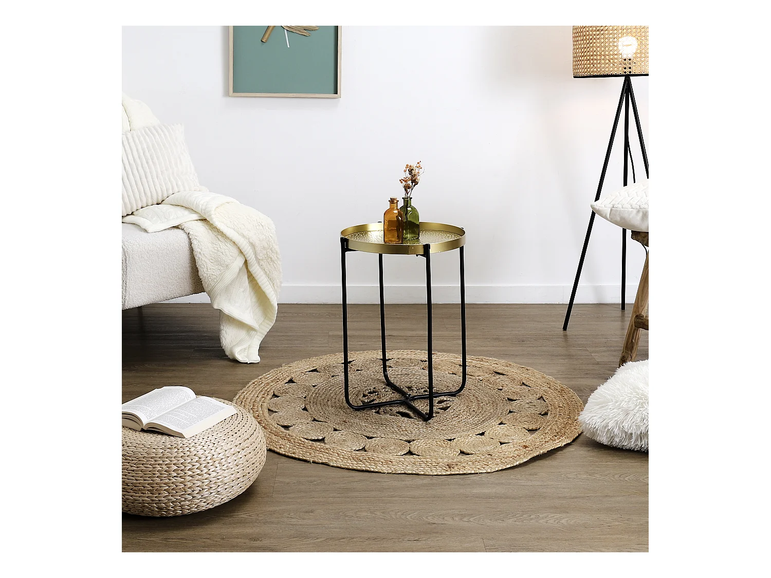 Table d'appoint en métal martelé Alia avec plateau doré et pieds noirs