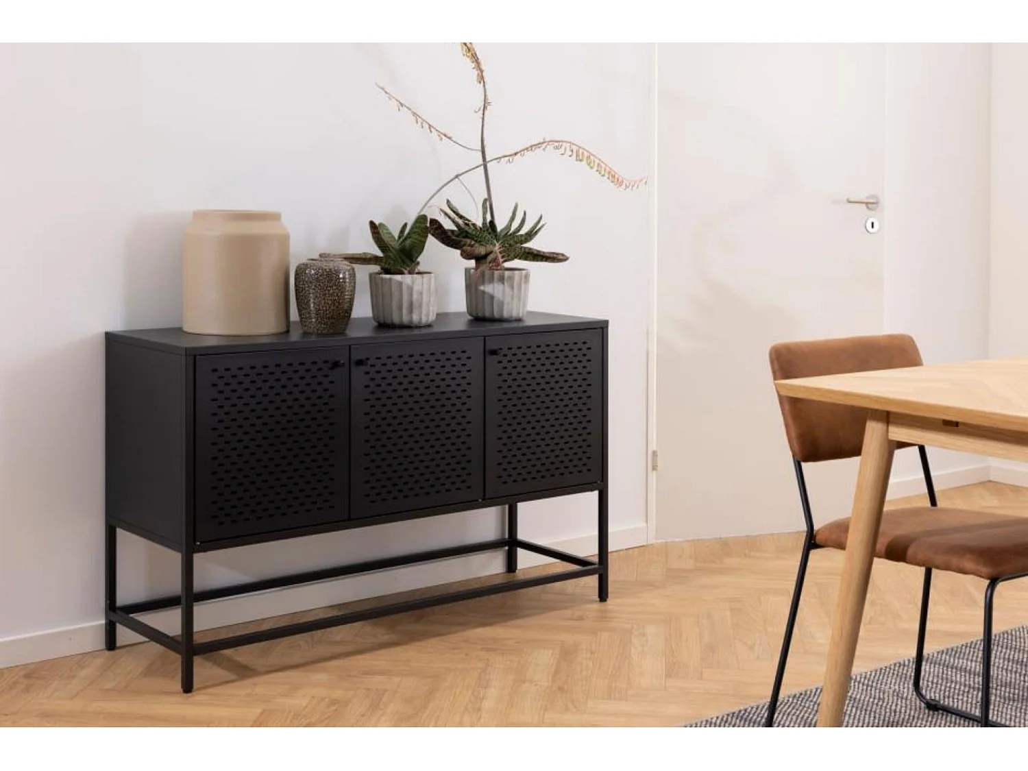 Buffet bas scandinave en métal noir 3 portes L125 - HARLOW