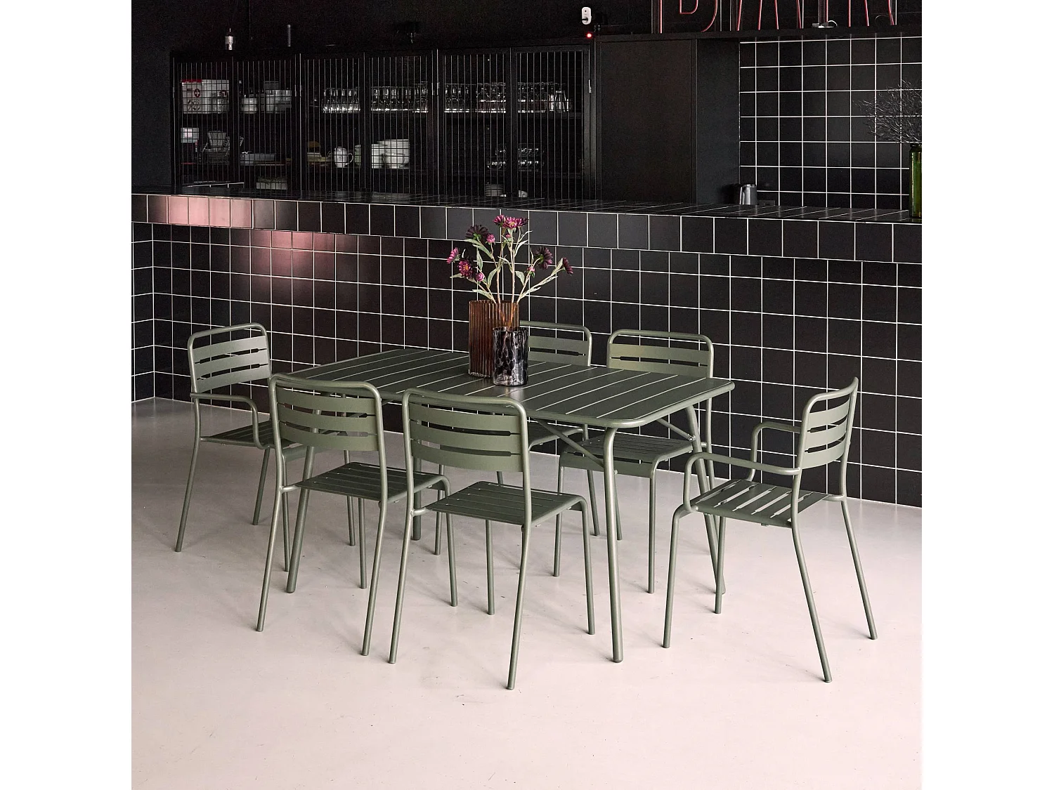 Table de jardin pliante métal + 6 assises 2 fauteuils 4 chaises. Amelia. kaki. 141.2 x 80 x 72.5cm